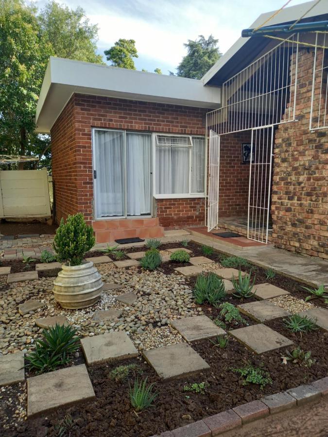 Gastehuis 17 Bloemfontein Exterior foto